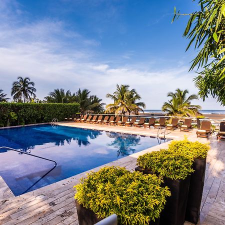 Holiday Inn Cartagena Morros By Ihg Exterior foto The swimming pool at the hotel