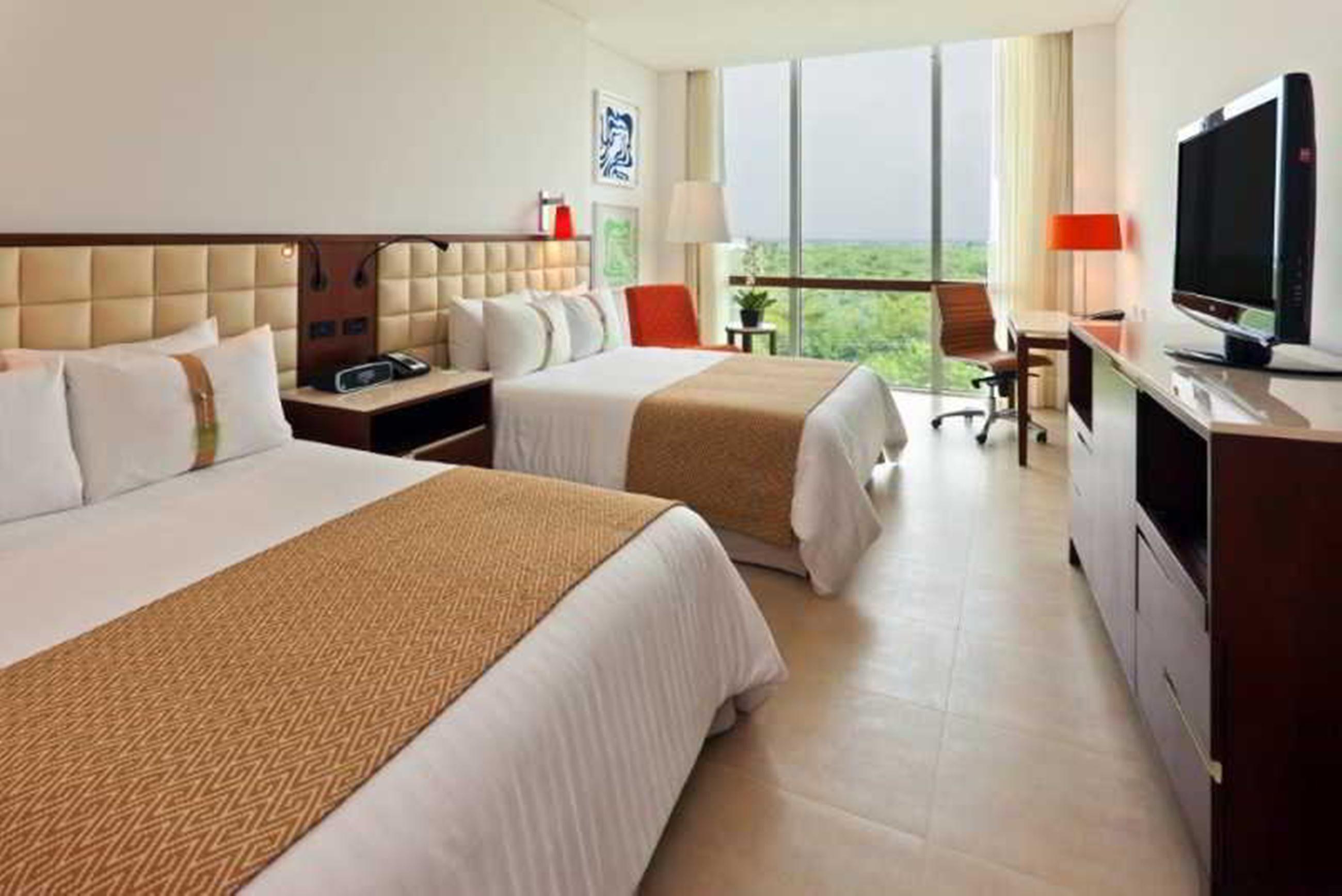 Holiday Inn Cartagena Morros By Ihg Quarto foto A guest room at the Hilton San Francisco Airport