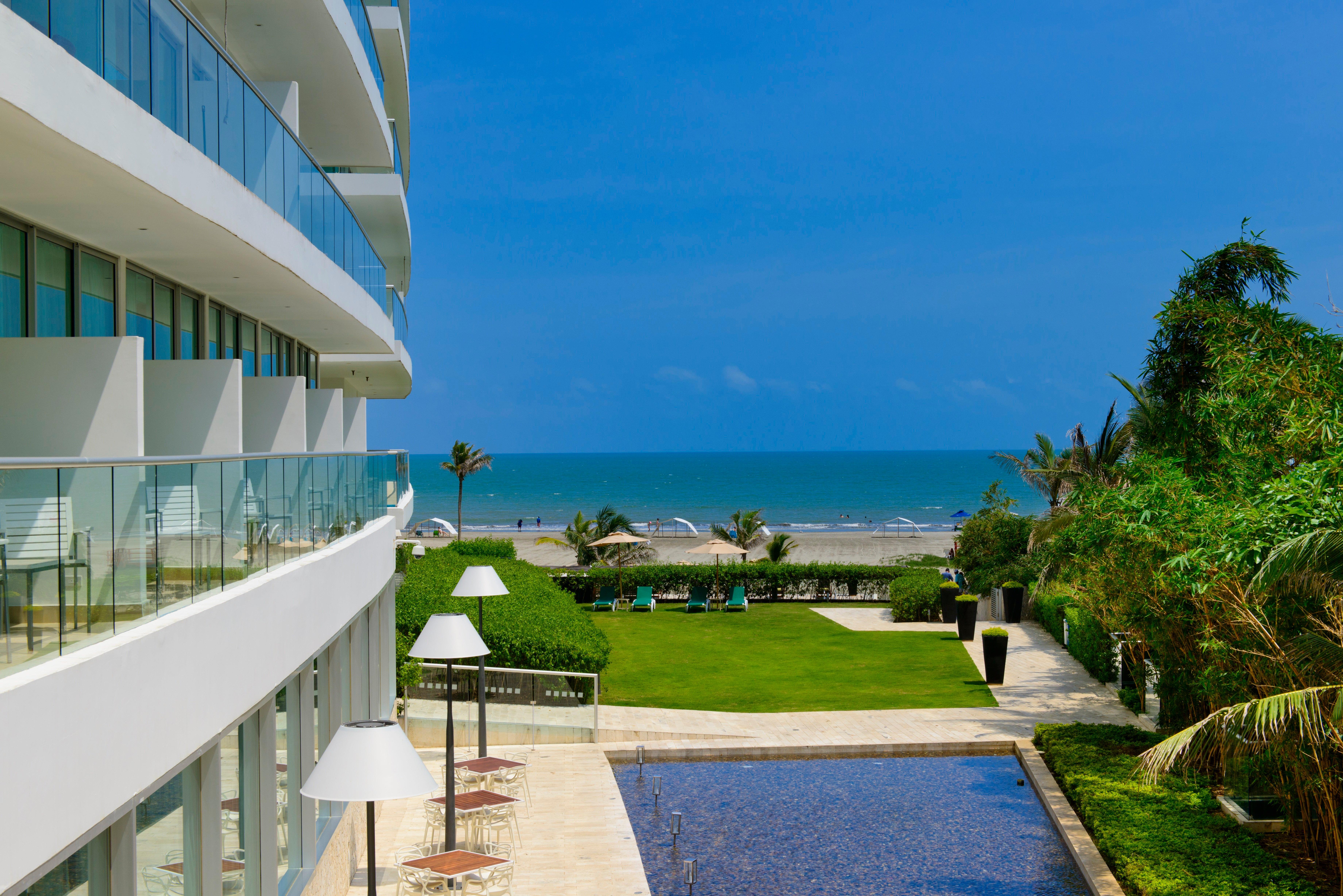 Holiday Inn Cartagena Morros By Ihg Exterior foto View of the beach from the hotel