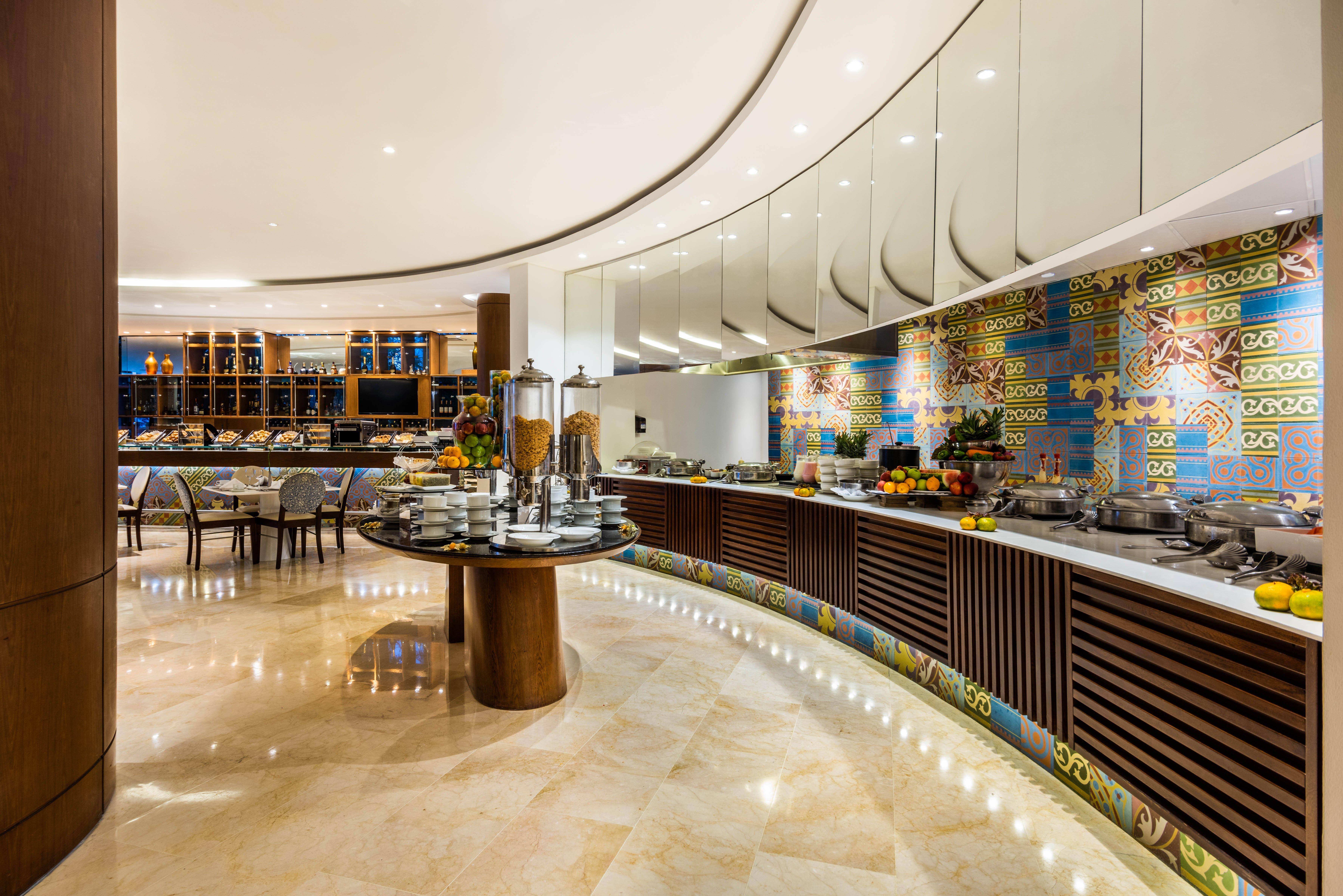 Holiday Inn Cartagena Morros By Ihg Exterior foto The buffet at the hotel