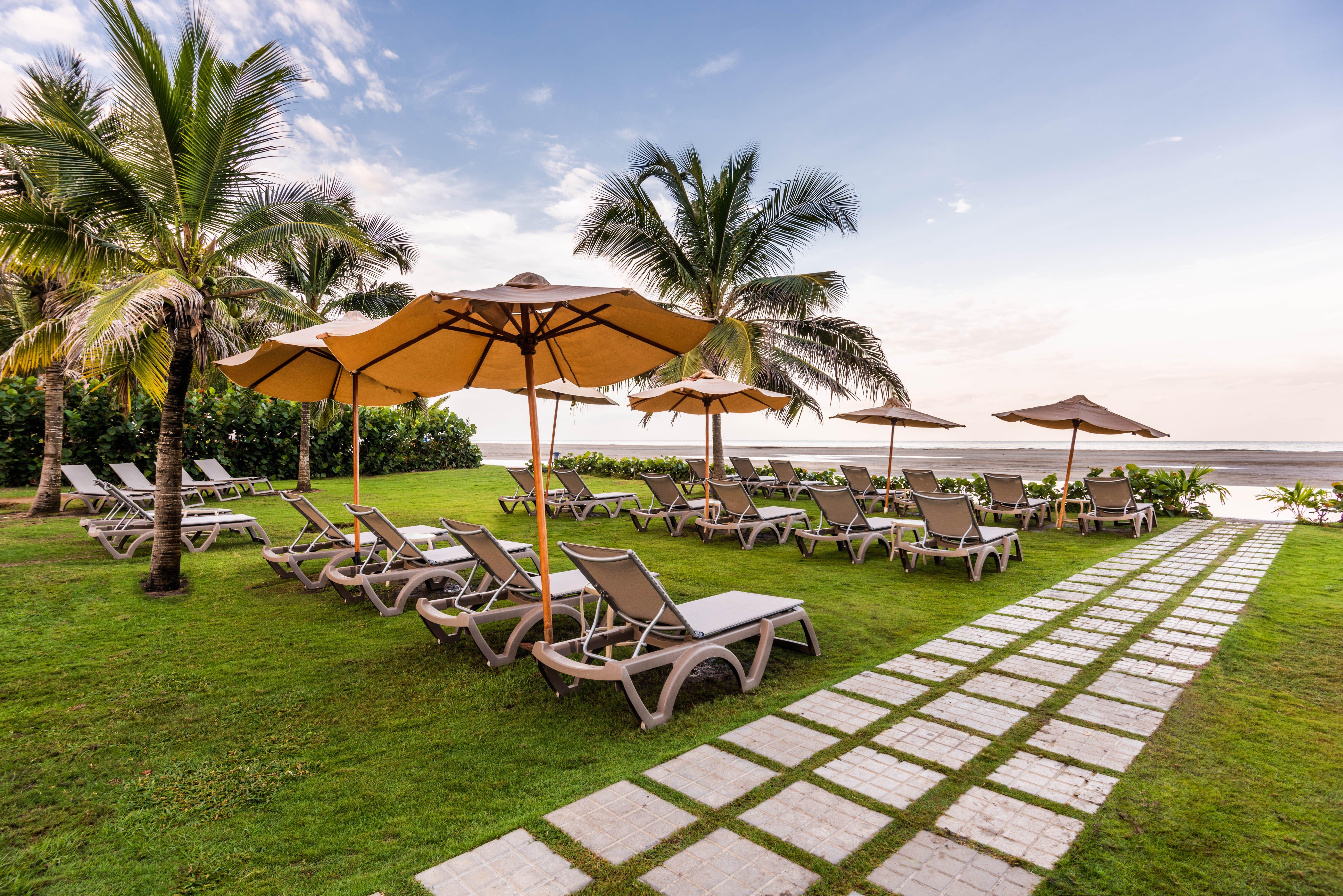 Holiday Inn Cartagena Morros By Ihg Exterior foto The beach at the Royal Paradise Hotel & Spa