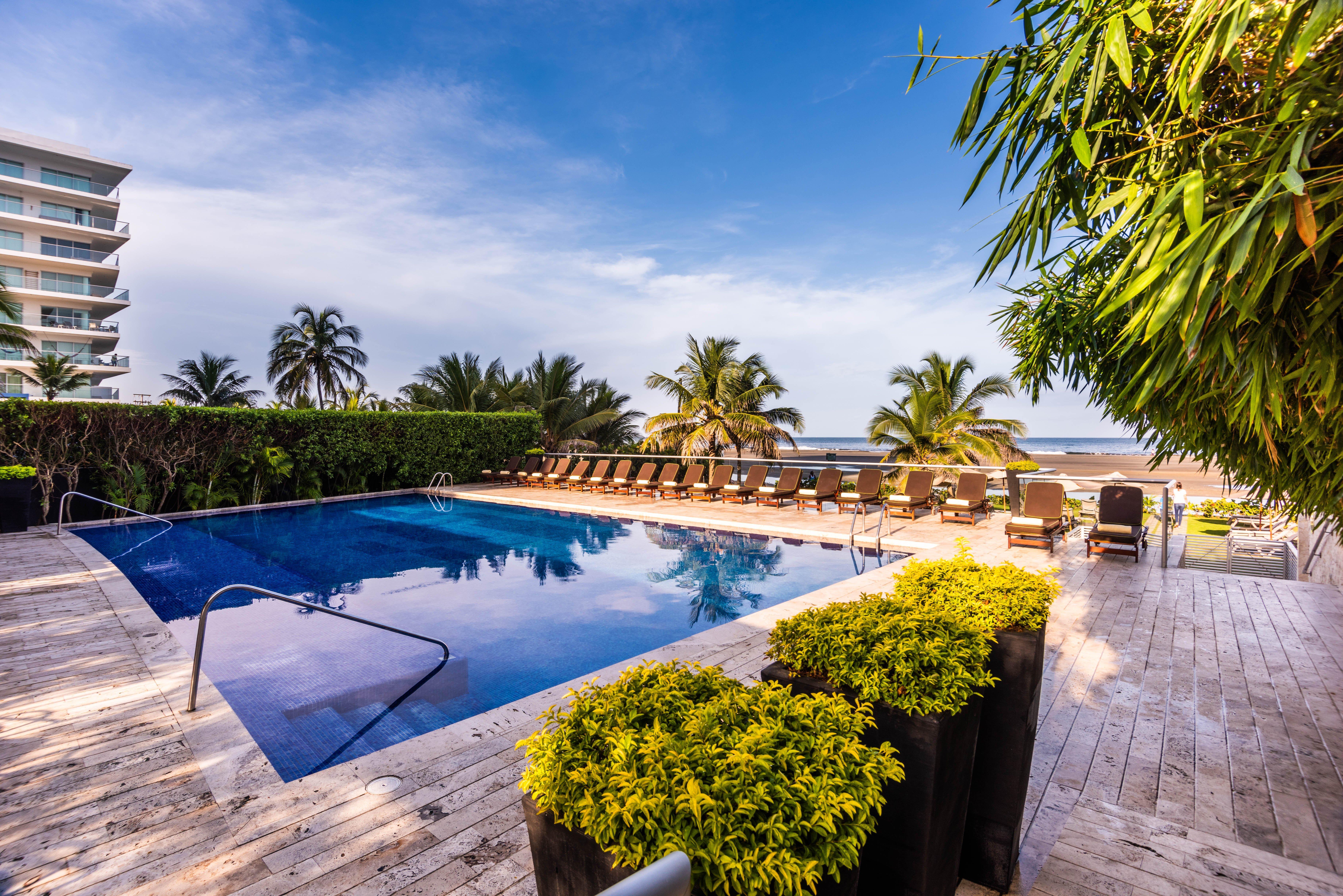 Holiday Inn Cartagena Morros By Ihg Exterior foto The swimming pool at the hotel