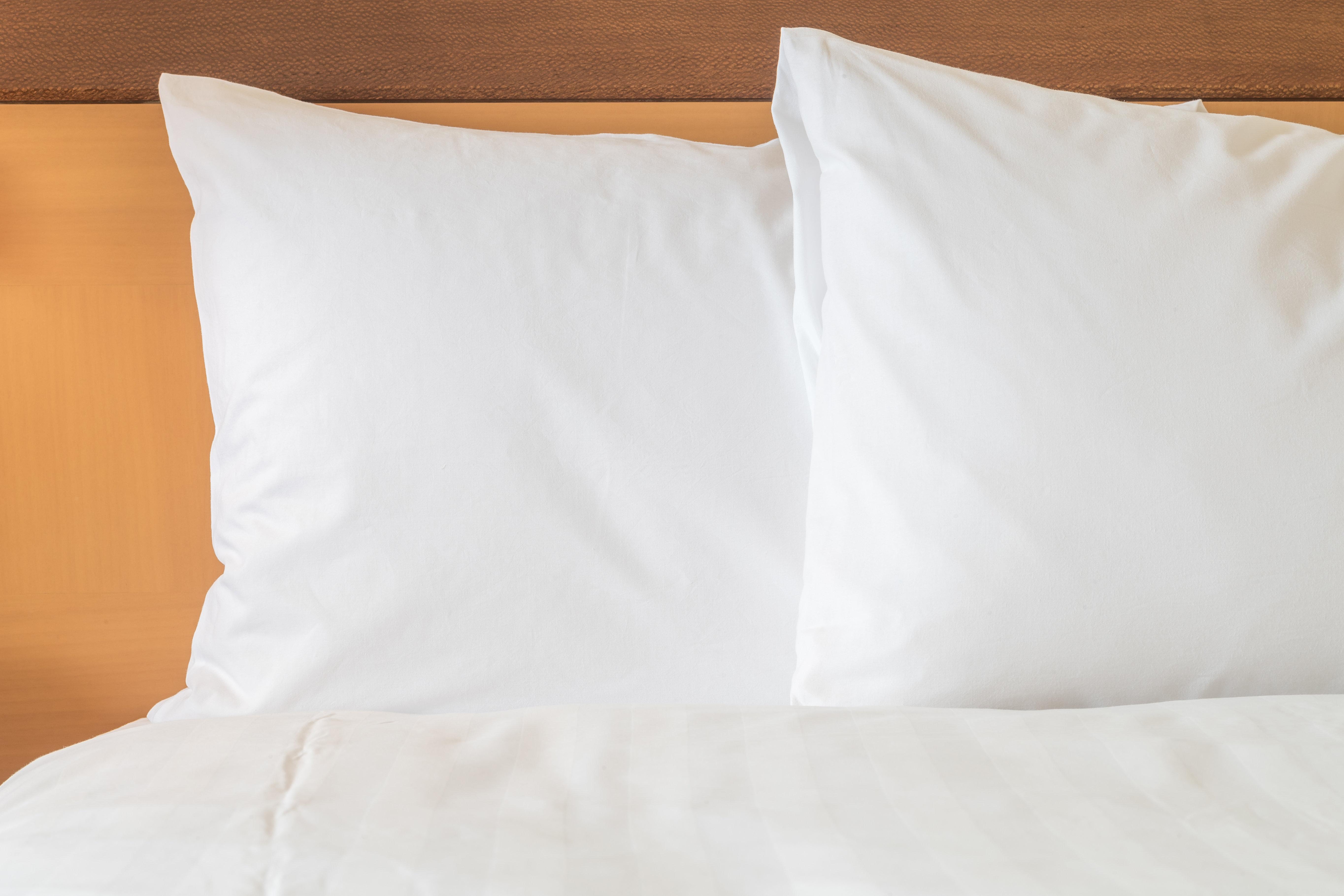 Holiday Inn Cartagena Morros By Ihg Exterior foto Two pillows on a bed