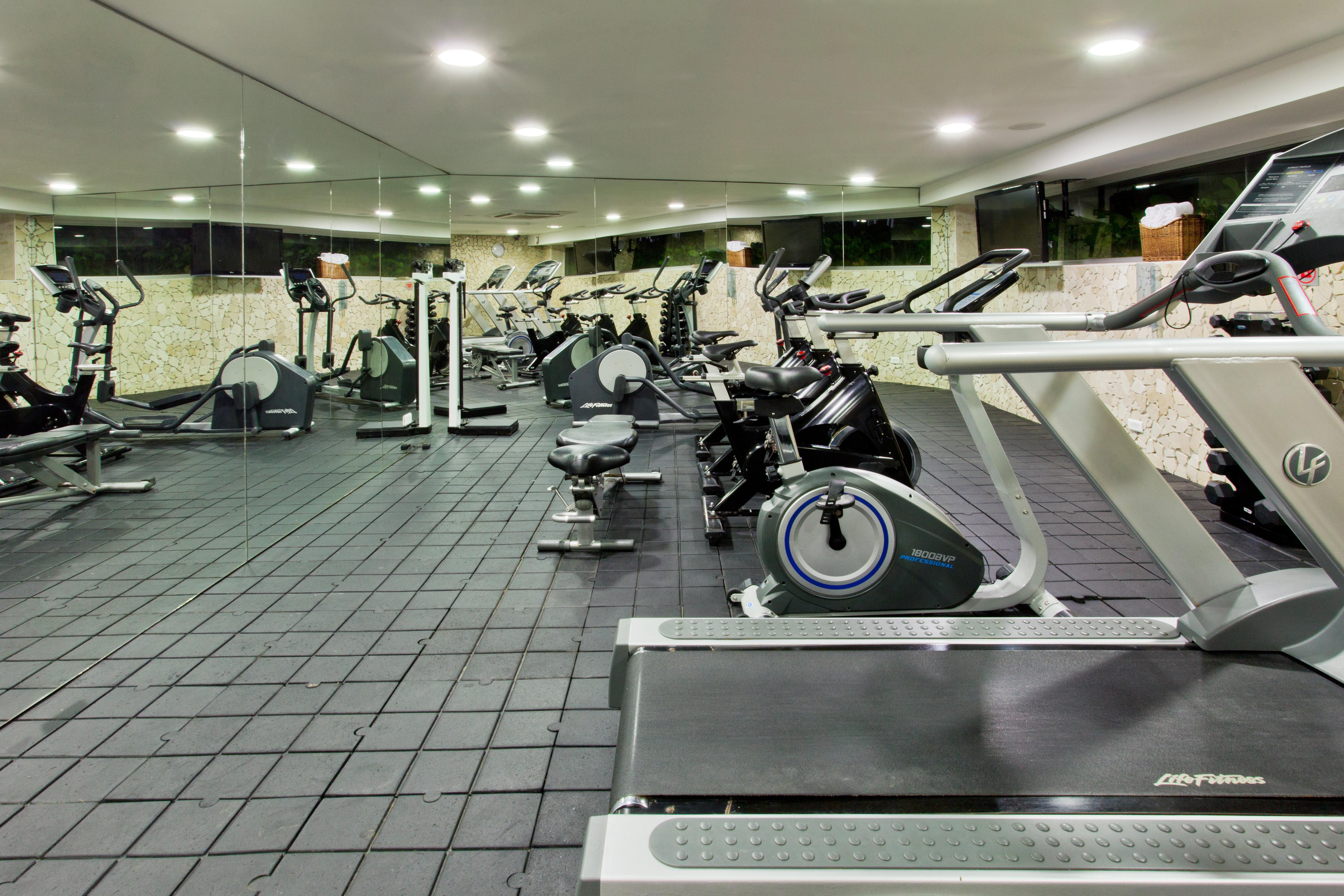 Holiday Inn Cartagena Morros By Ihg Exterior foto A gym in a hotel