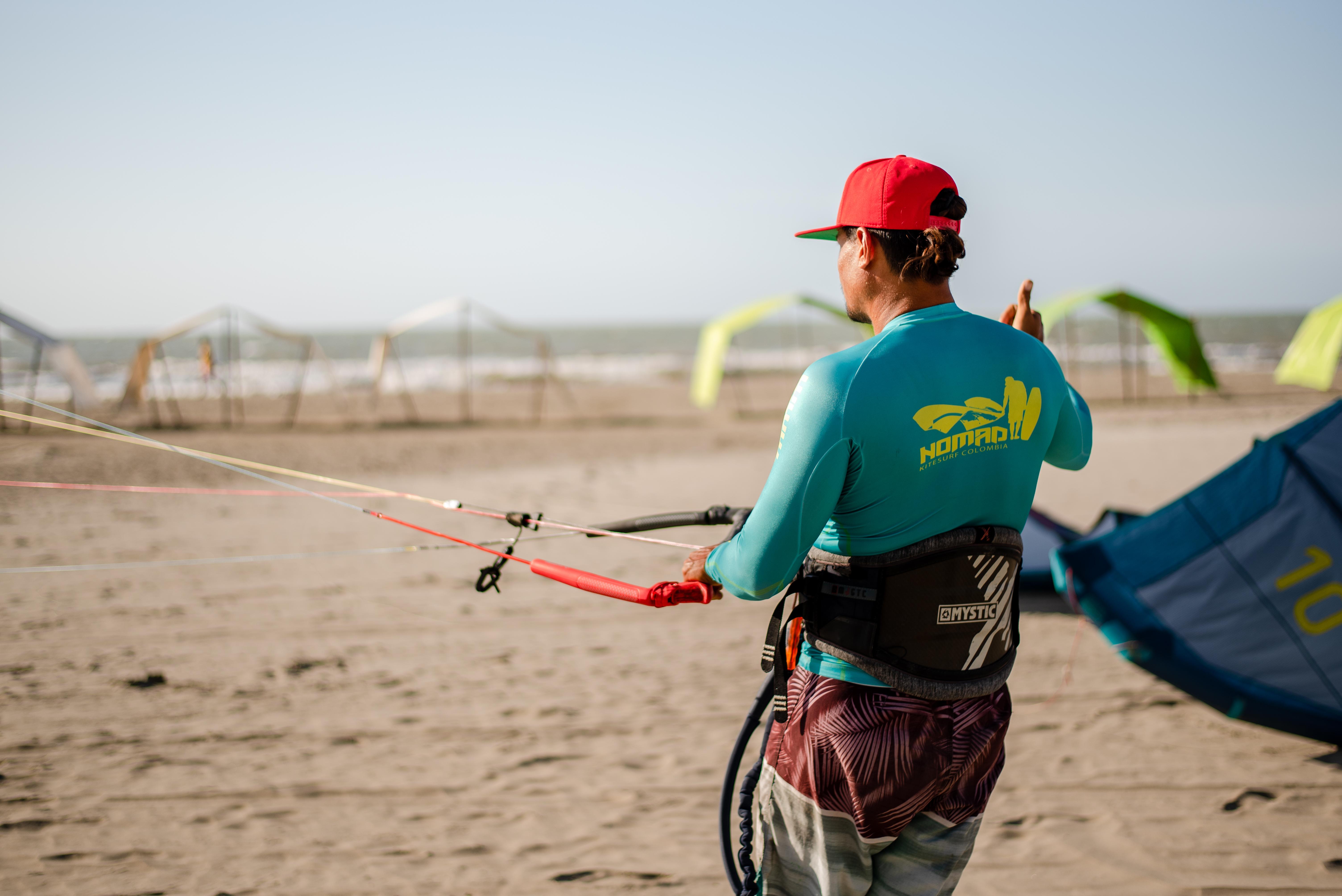 Holiday Inn Cartagena Morros By Ihg Exterior foto A kiteboarding instructor at La Jolla Cove