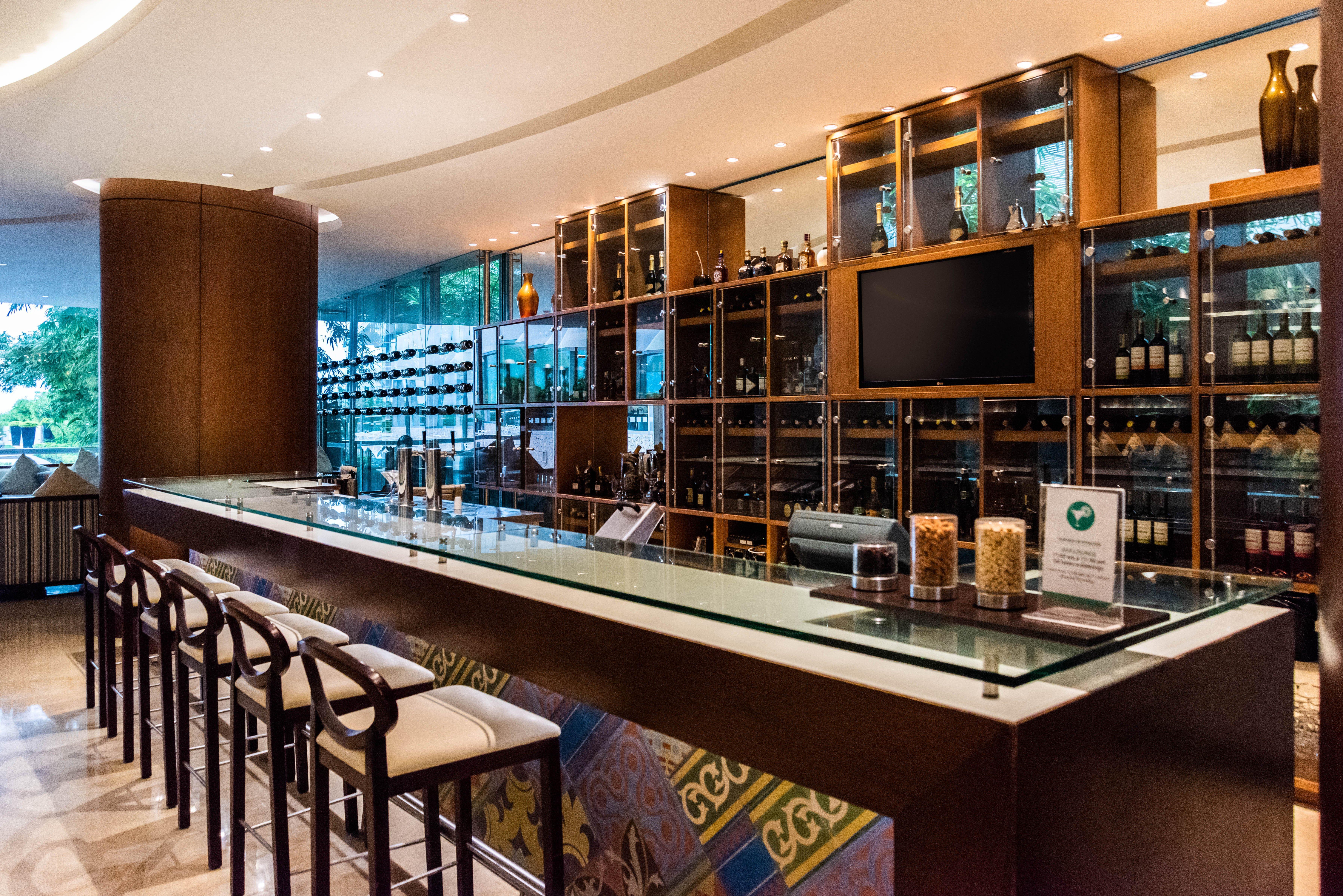 Holiday Inn Cartagena Morros By Ihg Exterior foto The bar at the lobby